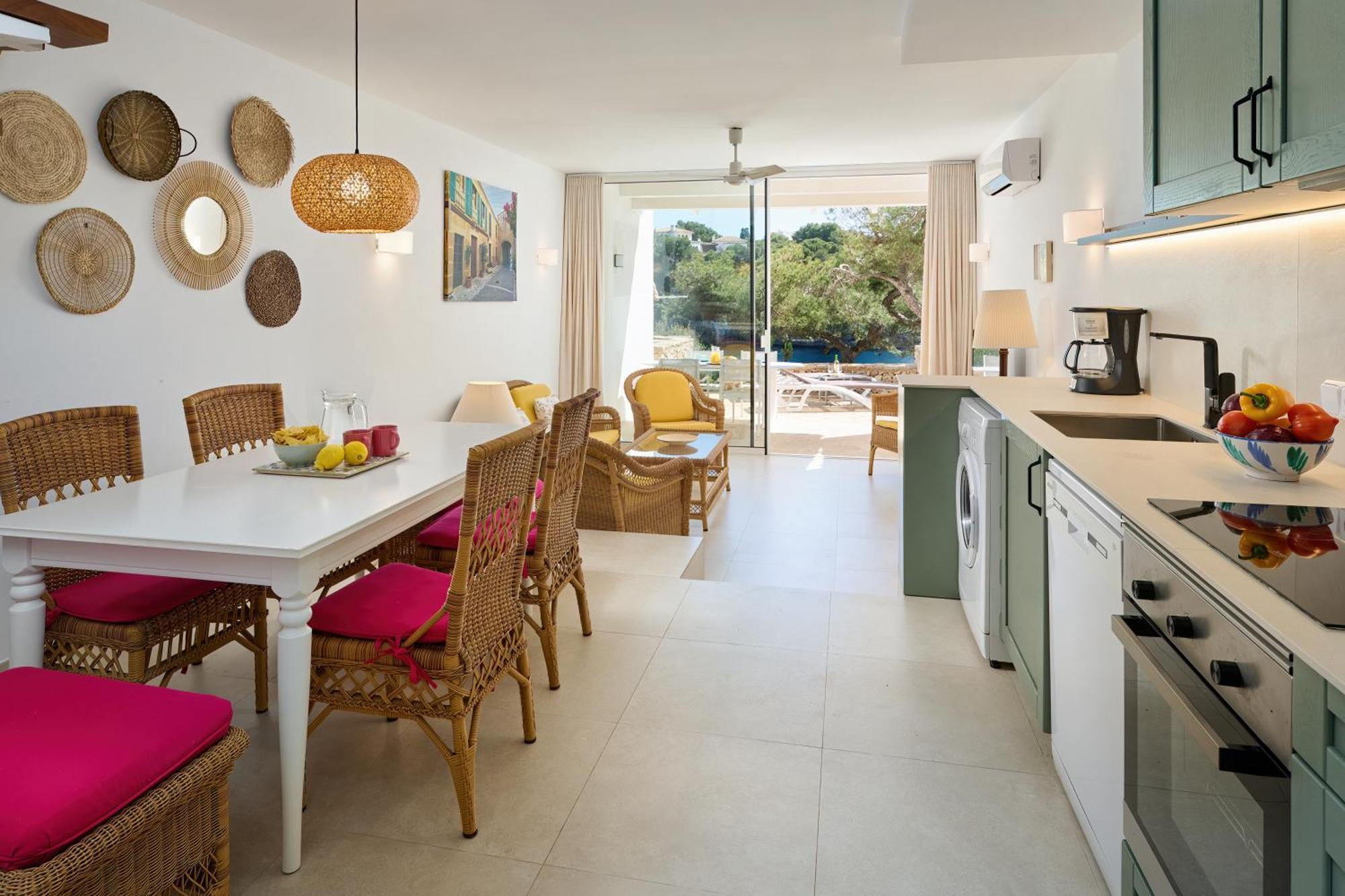 Waterfront Apartment 'Maria'. Pool. Wifi Santanyí Kültér fotó