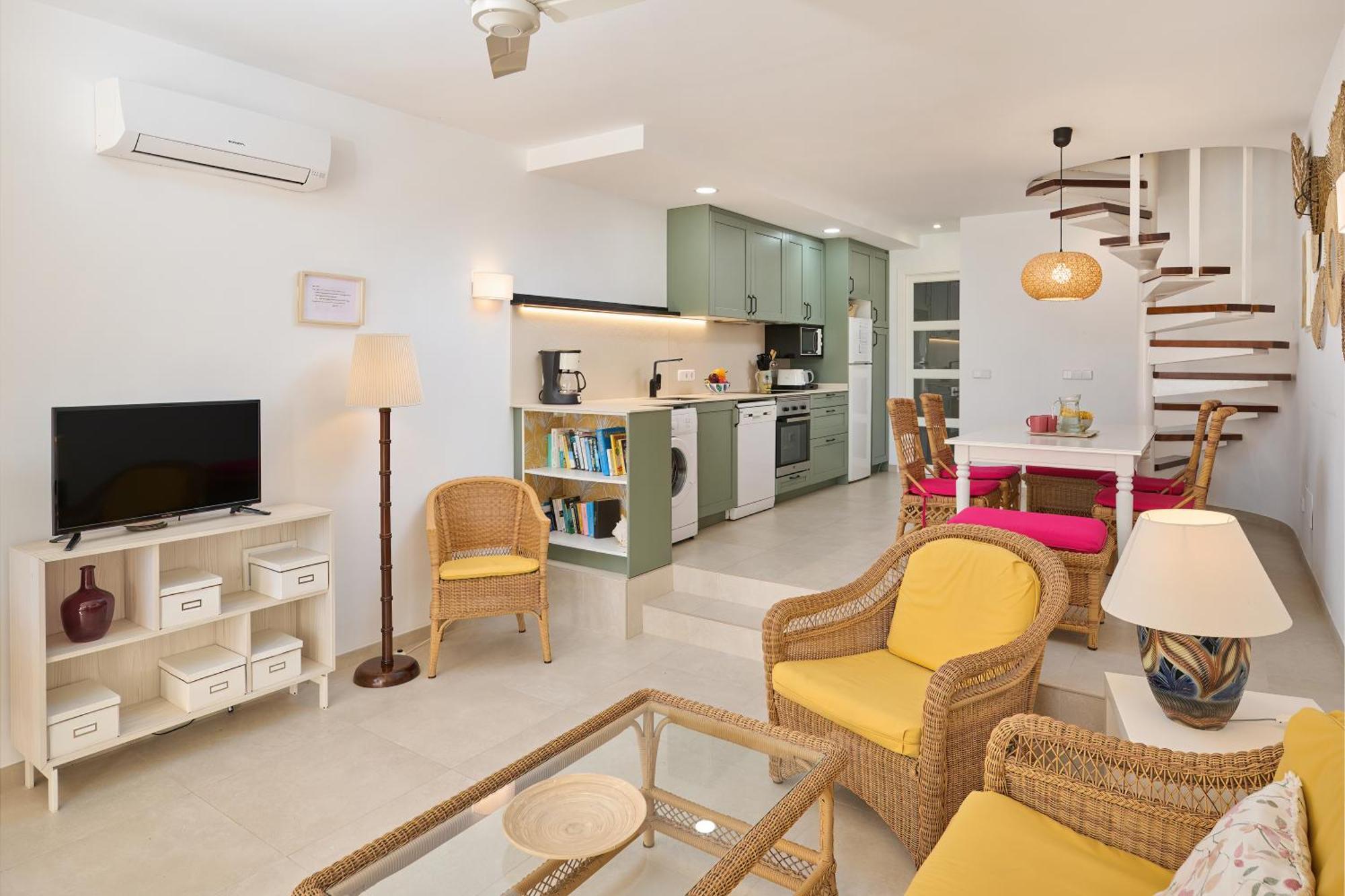 Waterfront Apartment 'Maria'. Pool. Wifi Santanyí Kültér fotó